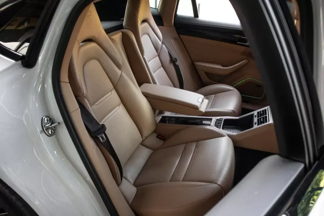 Porsche Panamera 2022 - 99950 EUR, 92267 km - AUTO.MOTO.pt - 92267km - foto 35 de 49