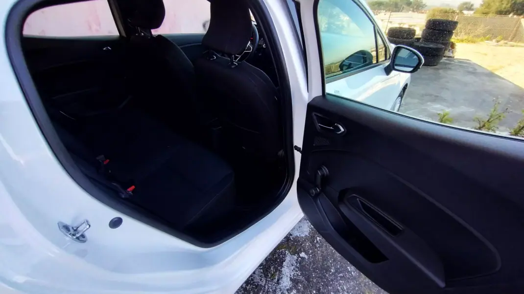 Renault Clio 2021 - 13999 EUR, 63000 km - AUTO.MOTO.pt - 63000km - foto 20 de 38