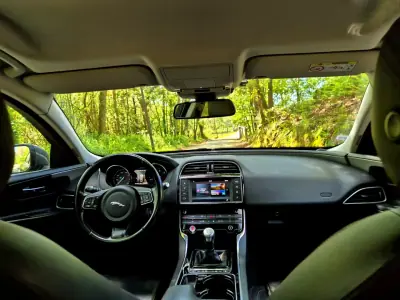 Jaguar XE 2015 - 14250 EUR, 184000 km - AUTO.MOTO.pt - 184000km - foto 11 de 23