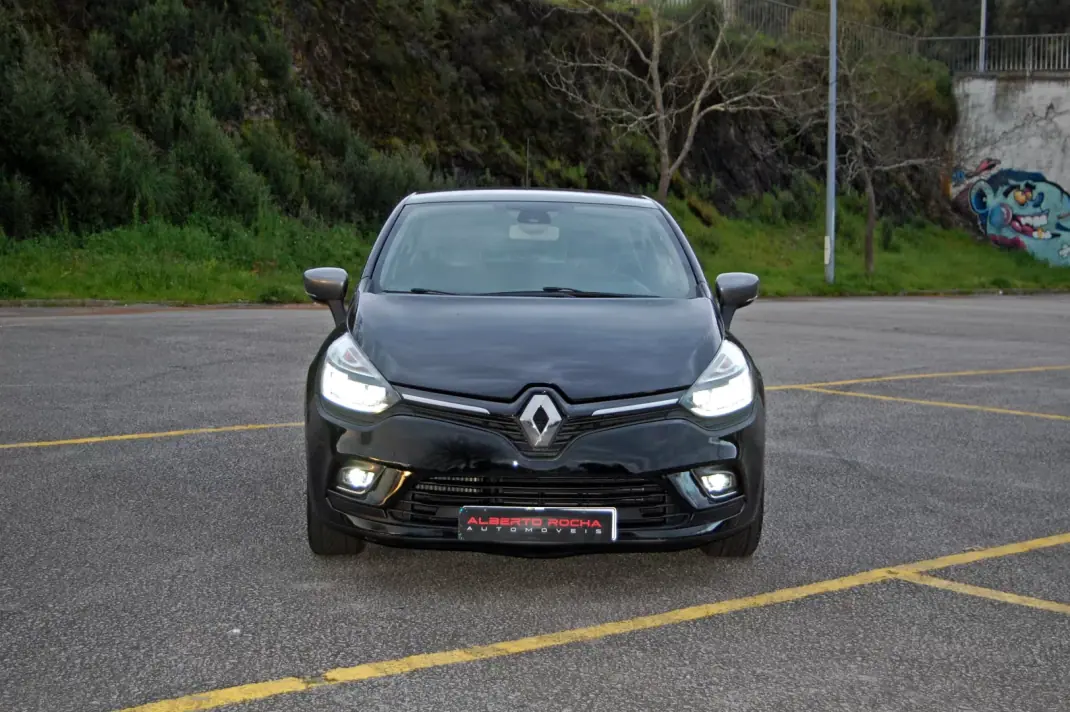 Renault Clio 2016 - 11500 EUR, 118568 km - AUTO.MOTO.pt - 118568km - foto 3 de 8