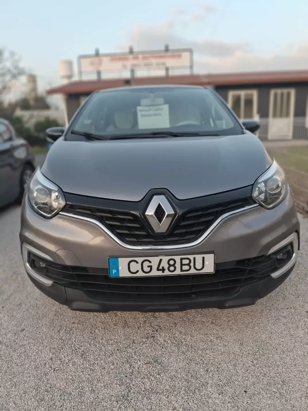Renault Captur 2018 - 13500 EUR, 95123 km - AUTO.MOTO.pt - 95123km - foto 4 de 12