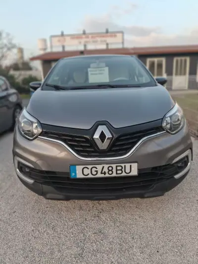 Renault Captur 2018 - 13500 EUR, 95123 km - AUTO.MOTO.pt - 95123km - foto 4 de 12