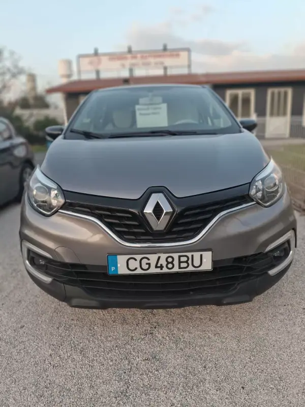 Renault Captur 2018 - 13500 EUR, 95123 km - AUTO.MOTO.pt - 95123km - foto 4 de 12