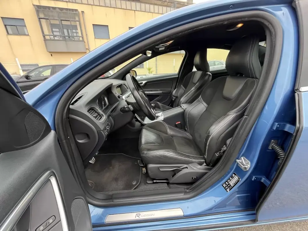 Volvo S60 2015 - 11950 EUR, 225000 km - AUTO.MOTO.pt - 225000km - foto 24 de 53