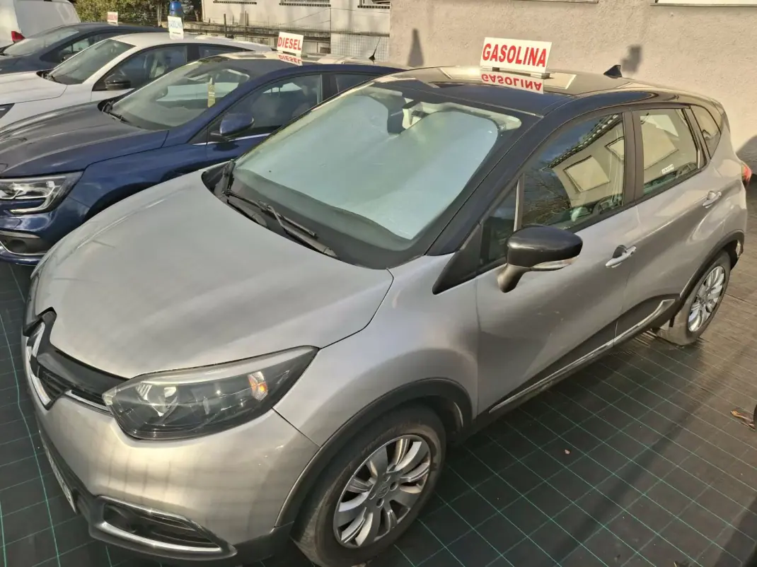Renault Captur 2014 - 11500 EUR, 120000 km - AUTO.MOTO.pt - 120000km - foto 1 de 7