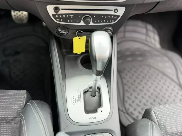 Renault Mégane 2011 - 6990 EUR, 279161 km - AUTO.MOTO.pt - 279161km - foto 18 de 25
