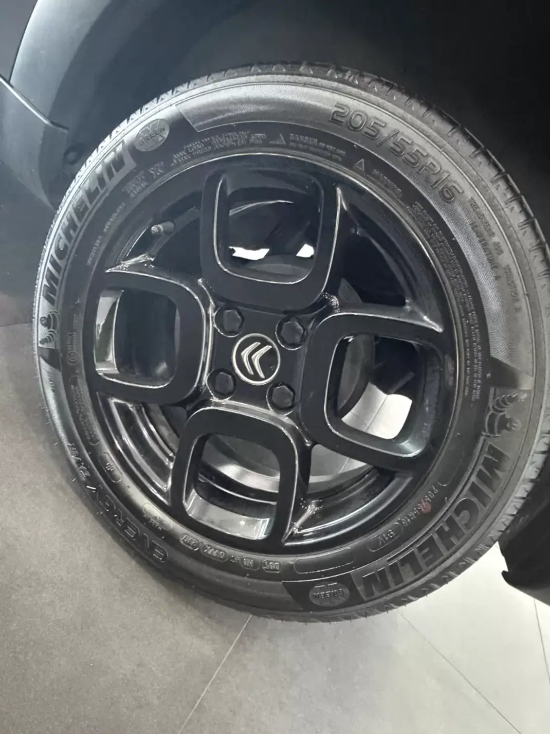 Citroën C4 Cactus 2017 - 12500 EUR, 70000 km - AUTO.MOTO.pt - 70000km - foto 4 de 14