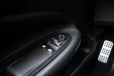 DS DS3 2017 - 11900 EUR, 94499 km - AUTO.MOTO.pt - 94499km - foto 17 de 36