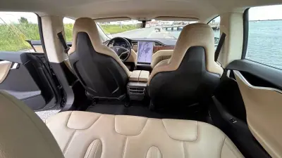 Tesla Model S 2017 - 21500 EUR, 155000 km - AUTO.MOTO.pt - 155000km - foto 11 de 17