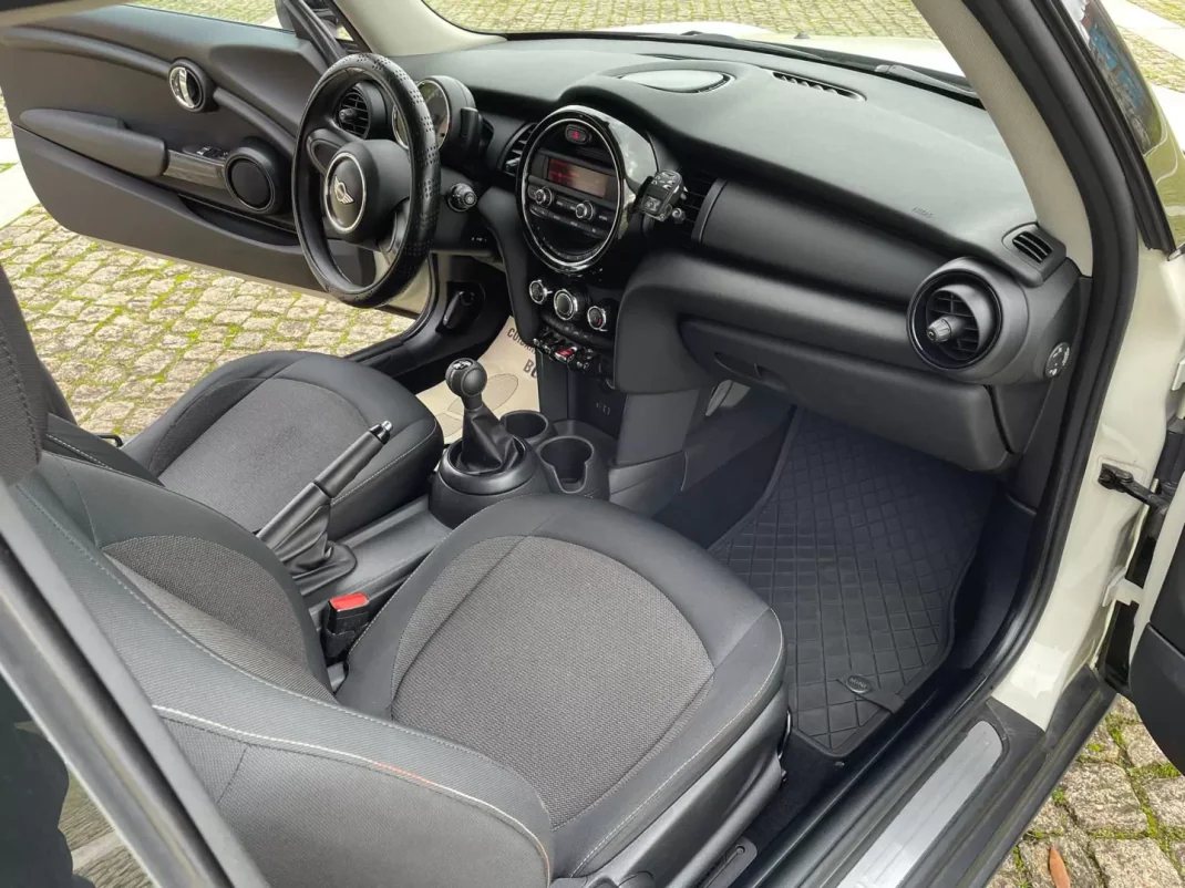 MINI One 2015 - 13500 EUR, 182000 km - AUTO.MOTO.pt - 182000km - foto 6 de 7