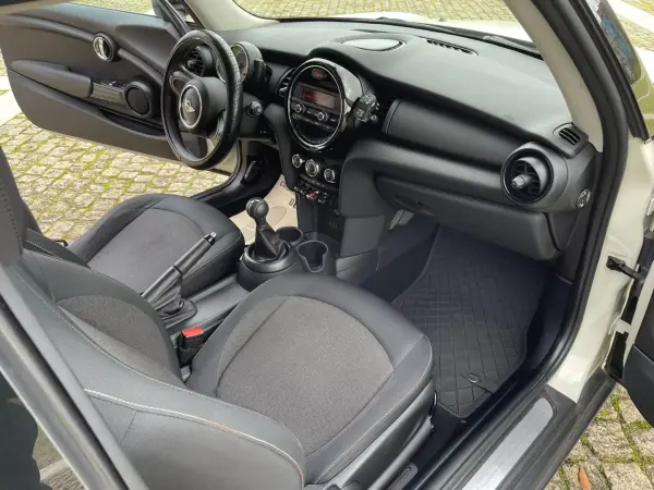 MINI One 2015 - 13500 EUR, 182000 km - AUTO.MOTO.pt - 182000km - foto 6 de 7