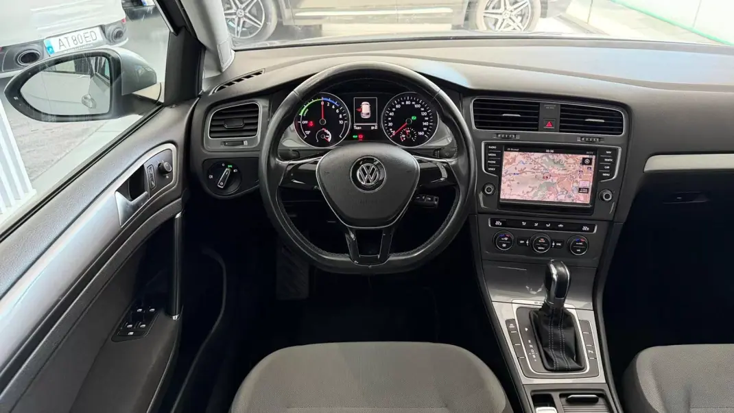 Volkswagen e-Golf 2019 - 16490 EUR, 74201 km - 74201km - foto 13 de 27