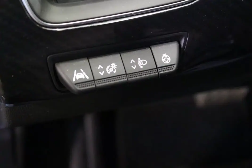 Renault Arkana 2022 - 21750 EUR, 74000 km - 74000km - foto 28 de 40