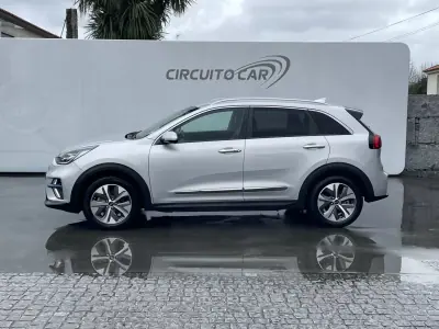 Kia e-Niro 2022 - 22300 EUR, 70330 km - AUTO.MOTO.pt - 70330km - foto 2 de 3