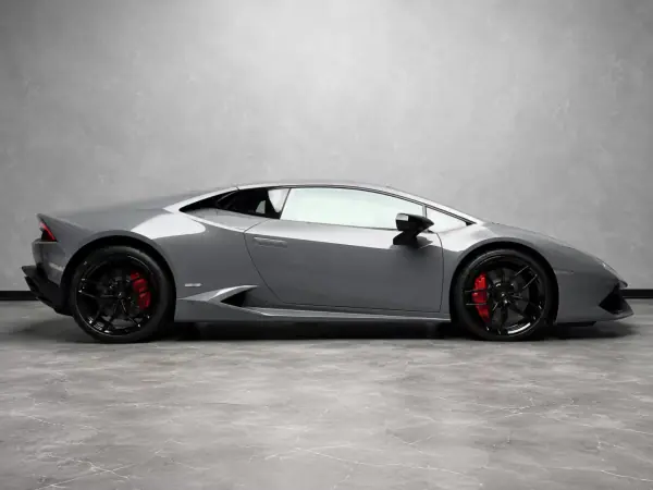 Lamborghini Huracán 2017 - 279000 EUR, 57552 km - AUTO.MOTO.pt - 57552km - foto 5 de 13