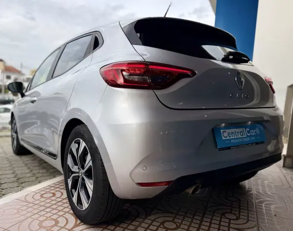 Renault Clio 2023 - 15450 EUR, 61000 km - AUTO.MOTO.pt - 61000km - foto 7 de 31
