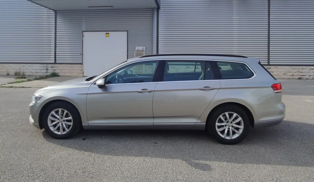 Volkswagen Passat Variant 2015 - 13750 EUR, 203000 km - AUTO.MOTO.pt - 203000km - foto 7 de 18