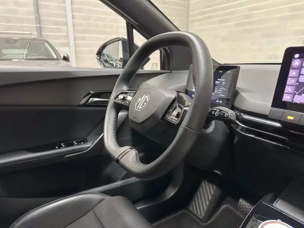 MG MG4 2024 - 24450 EUR, 22772 km - AUTO.MOTO.pt - 22772km - foto 35 de 46