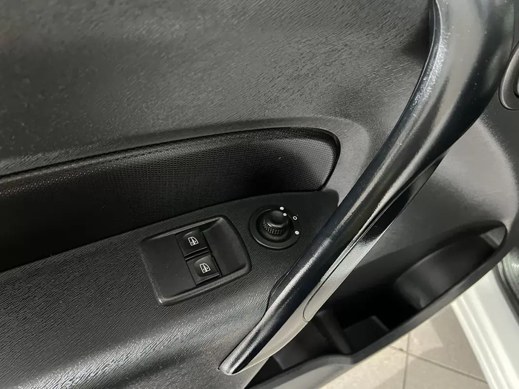 Renault 2021 - 11600 EUR, 110358 km - AUTO.MOTO.pt - 110358km - foto 17 de 20