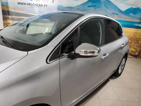 Peugeot 208 2018 - 9750 EUR, 81000 km - AUTO.MOTO.pt - 81000km - foto 4 de 26