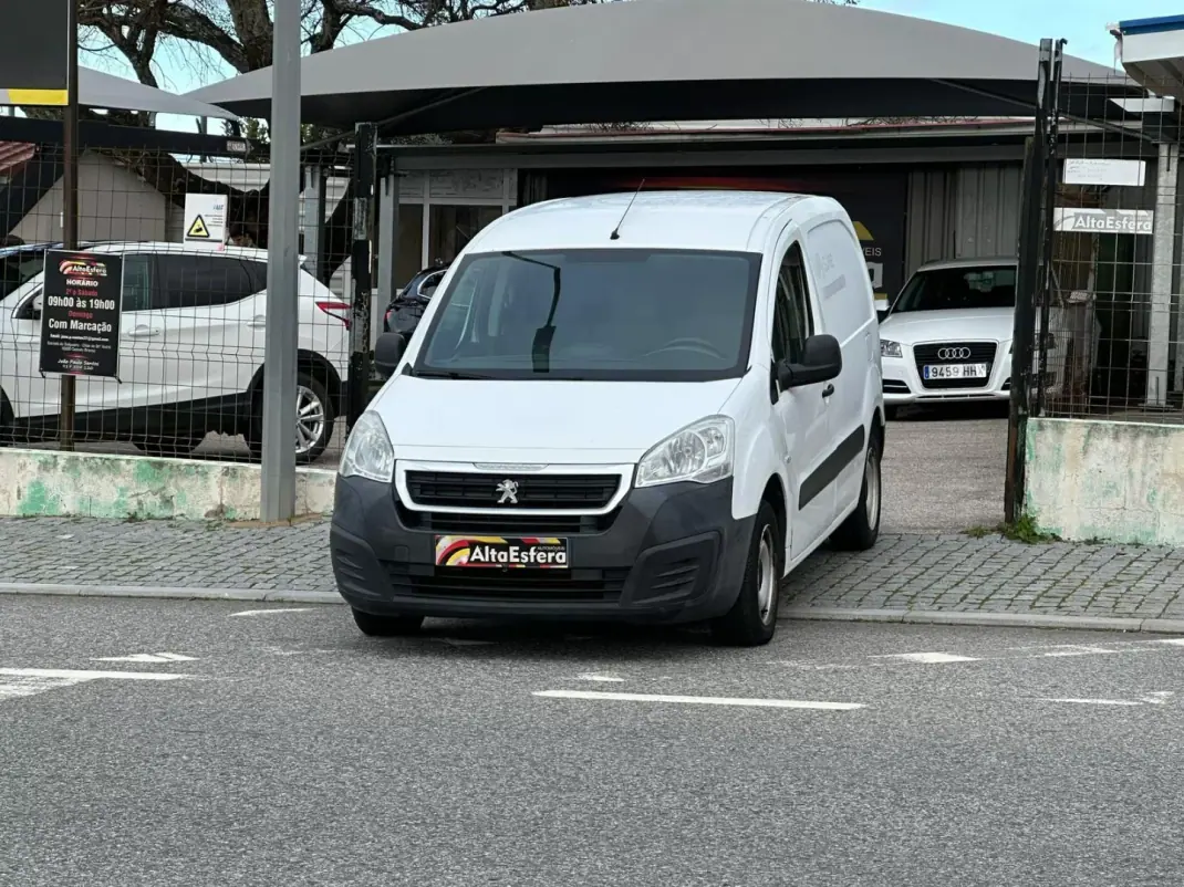 Peugeot Partner 2016 - 10900 EUR, 177432 km - AUTO.MOTO.pt - 177432km - foto 8 de 20