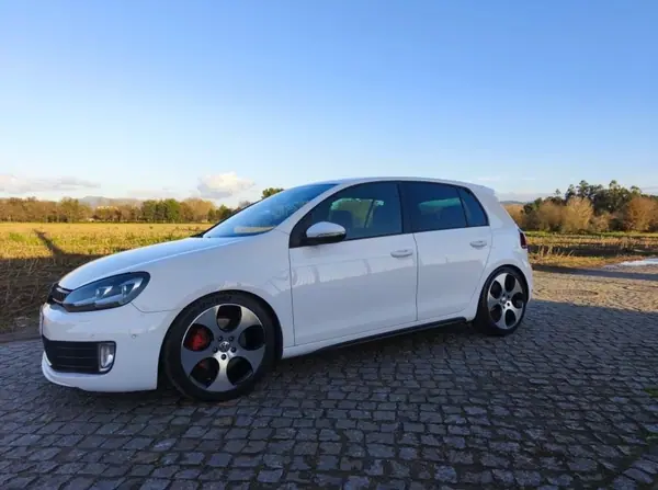 Volkswagen Golf 2009 - 13999 EUR, 156000 km - AUTO.MOTO.pt - 156000km - foto 4 de 7