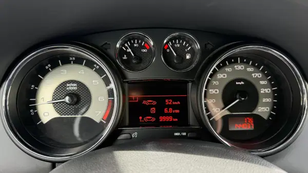 Peugeot RCZ 2015 - 16990 EUR, 144034 km - AUTO.MOTO.pt - 144034km - foto 26 de 64