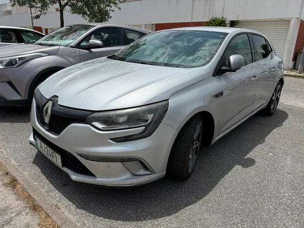Renault Mégane 2018 - 12500 EUR, 232000 km - AUTO.MOTO.pt - 232000km - foto 4 de 15