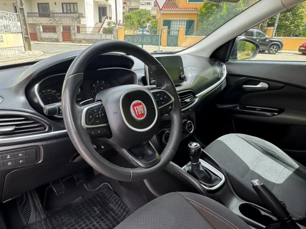 Fiat Tipo 2019 - 6999 EUR, 150000 km - AUTO.MOTO.pt - 150000km - foto 5 de 9