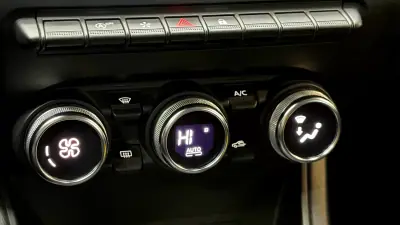 Renault Captur 2023 - 16770 EUR, 70000 km - AUTO.MOTO.pt - 70000km - foto 44 de 47