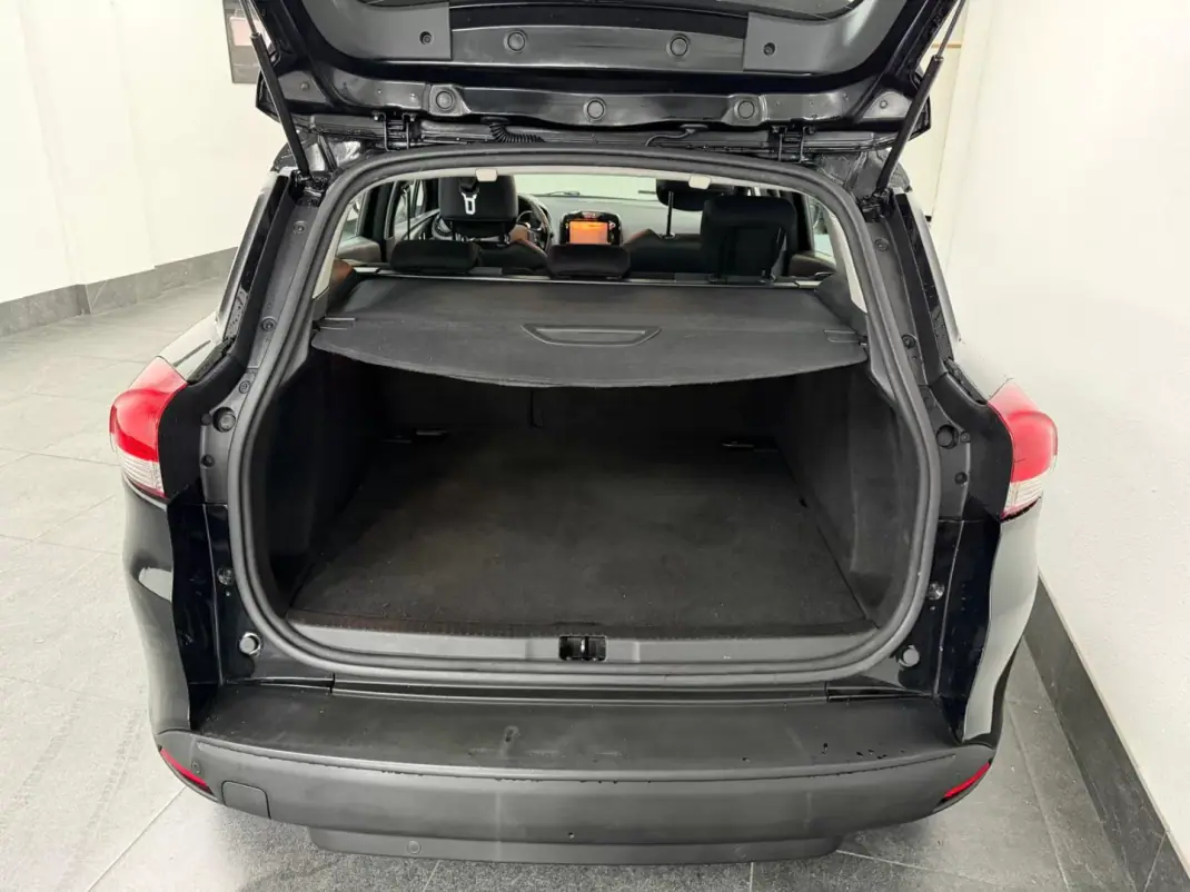 Renault Clio Sport Tourer 2014 - 7750 EUR, 199000 km - AUTO.MOTO.pt - 199000km - foto 6 de 16