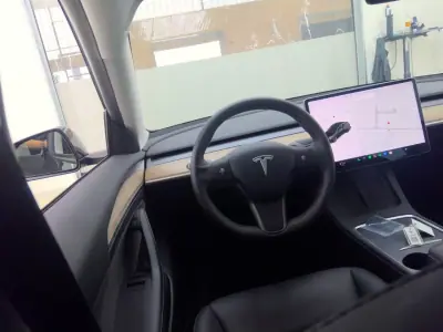 Tesla Model 3 2021 - 30900 EUR, 37000 km - foto 5 de 9