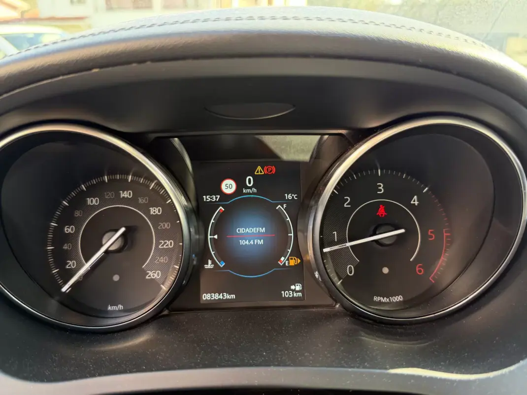 Jaguar E-Pace 2019 - 23500 EUR, 82987 km - AUTO.MOTO.pt - 82987km - foto 8 de 11