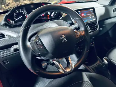 Peugeot 208 2017 - 8990 EUR, 100342 km - AUTO.MOTO.pt - 100342km - foto 25 de 33