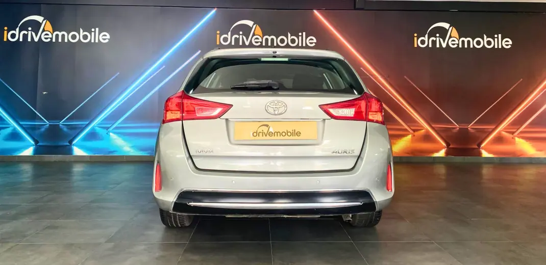 Toyota Auris Touring Sports 2015 - 11500 EUR, 139900 km - 139900km - foto 4 de 17
