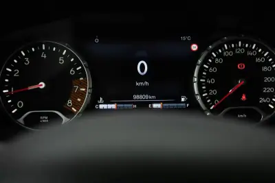 Jeep Renegade 2020 - 15999 EUR, 98800 km - AUTO.MOTO.pt - 98800km - foto 26 de 27