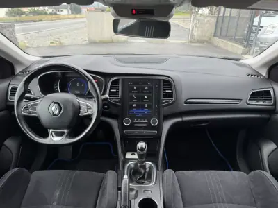 Renault Mégane 2016 - 13990 EUR, 178000 km - AUTO.MOTO.pt - 178000km - foto 12 de 32