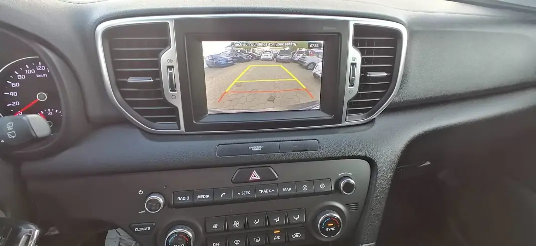 Kia Sportage 2018 - 17800 EUR, 67300 km - AUTO.MOTO.pt - 67300km - foto 18 de 21