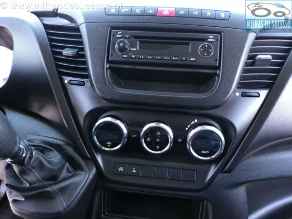 Iveco 2015 - 17850 EUR, 206000 km - AUTO.MOTO.pt - 206000km - foto 15 de 15