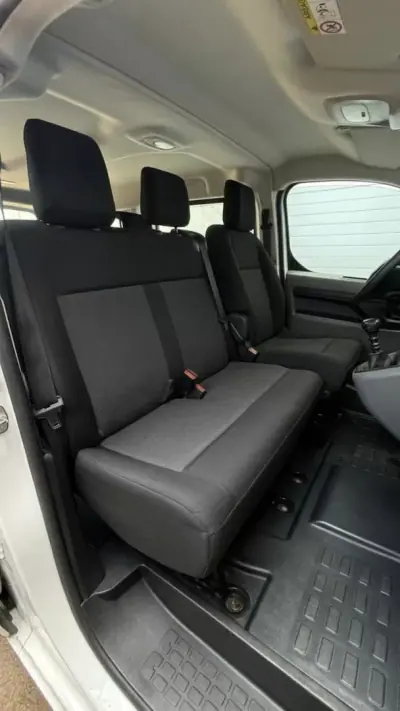 Opel Vivaro 2021 - 26500 EUR, 82650 km - AUTO.MOTO.pt - 82650km - foto 14 de 16
