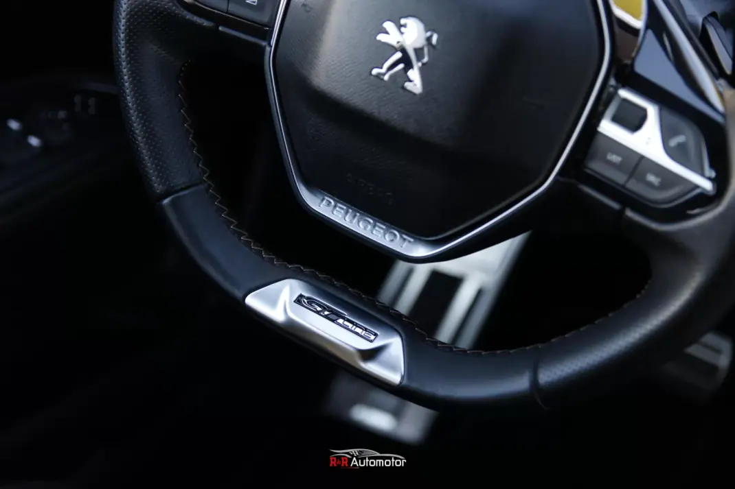 Peugeot 3008 2017 - 21500 EUR, 110000 km - AUTO.MOTO.pt - 110000km - foto 29 de 34