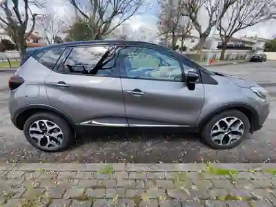 Renault Captur 2017 - 11000 EUR, 143000 km - AUTO.MOTO.pt - 143000km - foto 12 de 22