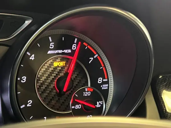 Mercedes-Benz CLA 45 AMG 2019 - 39990 EUR, 95000 km - AUTO.MOTO.pt - 95000km - foto 31 de 57