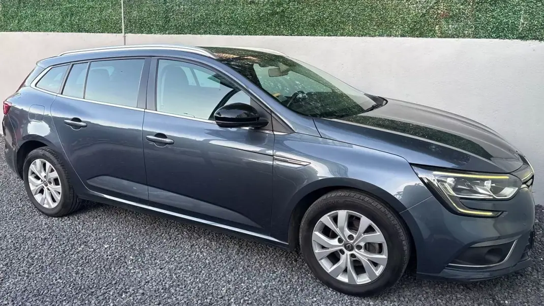 Renault Mégane Sport Tourer 2019 - 13400 EUR, 94500 km - AUTO.MOTO.pt - 94500km - foto 8 de 12