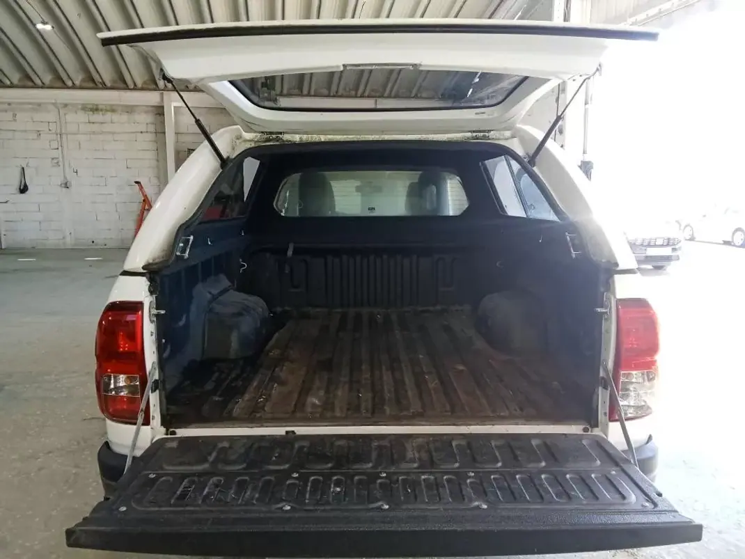 Toyota HILUX 2.4 D-4D 4WD CE 3 L CH 2018 - 23900 EUR, 172409 km - AUTO.MOTO.pt - 172409km - foto 10 de 10