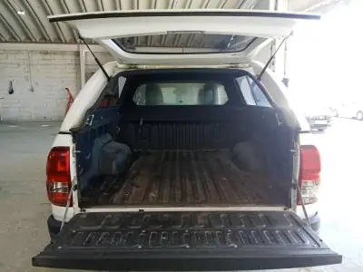 Toyota HILUX 2.4 D-4D 4WD CE 3 L CH 2018 - 23900 EUR, 172409 km - AUTO.MOTO.pt - 172409km - foto 10 de 10