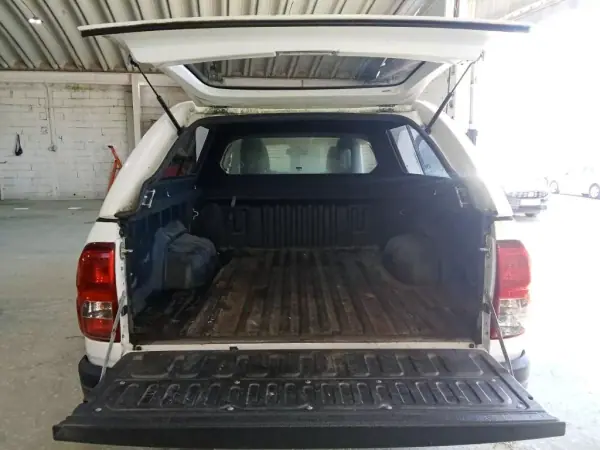 Toyota HILUX 2.4 D-4D 4WD CE 3 L CH 2018 - 23900 EUR, 172409 km - AUTO.MOTO.pt - 172409km - foto 10 de 10