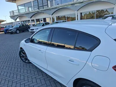 Ford Focus 2022 - 16500 EUR, 97500 km - AUTO.MOTO.pt - 97500km - foto 10 de 37