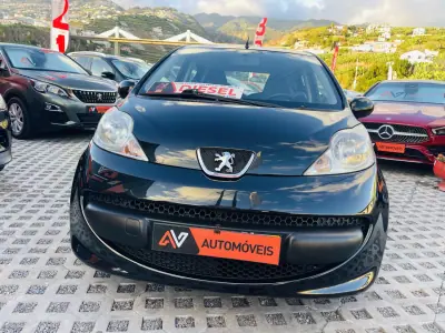 Peugeot 107 2008 — foto 2 de 12