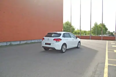 Citroën C4 2016 - 8990 EUR, 179000 km - AUTO.MOTO.pt - 179000km - foto 4 de 9